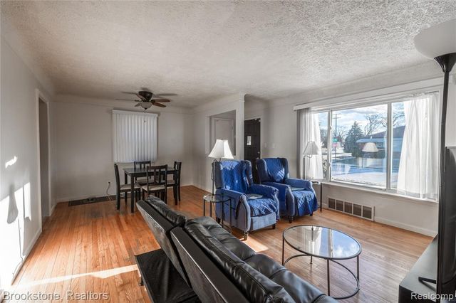 19155 Ash Avenue, Eastpointe, MI 48021