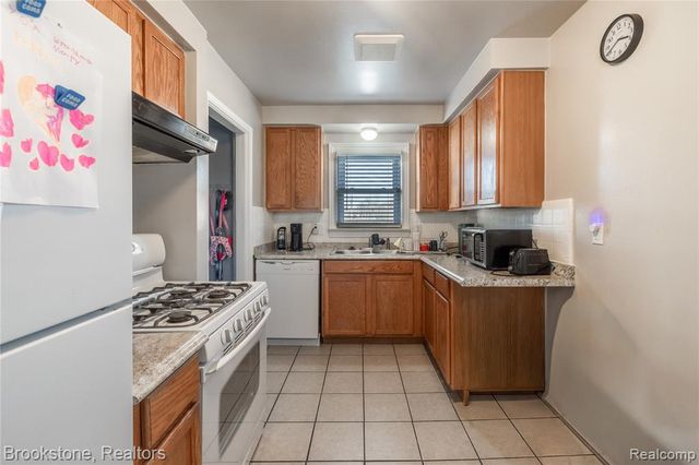 19155 Ash Avenue, Eastpointe, MI 48021