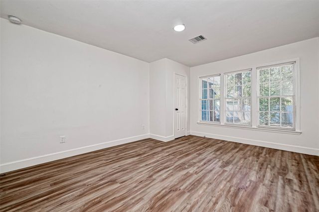 5609 Denmark Street B, Houston, TX 77028