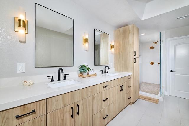 3020 Azahar Court, Carlsbad, CA 92009