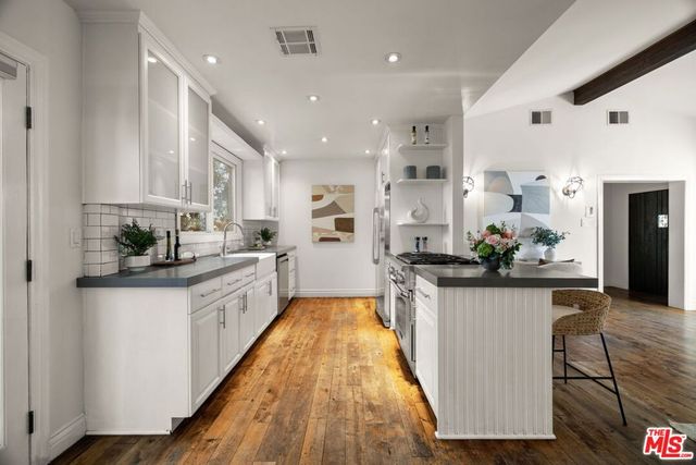 7416 Rosewood Avenue, Los Angeles, CA 90036
