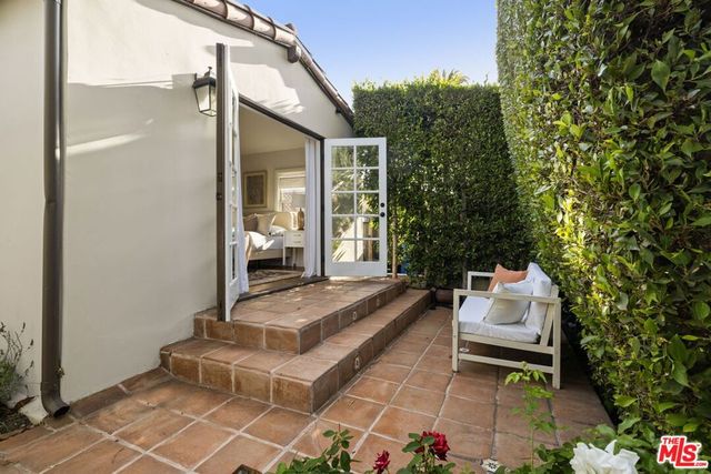 7416 Rosewood Avenue, Los Angeles, CA 90036