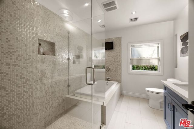 7416 Rosewood Avenue, Los Angeles, CA 90036