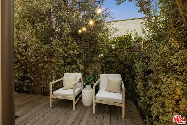 7416 Rosewood Avenue, Los Angeles, CA 90036