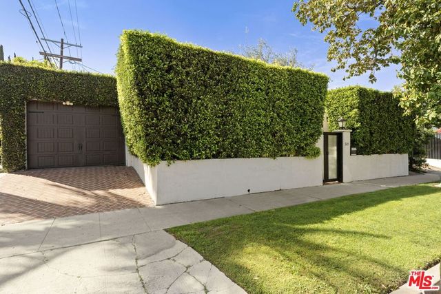7416 Rosewood Avenue, Los Angeles, CA 90036