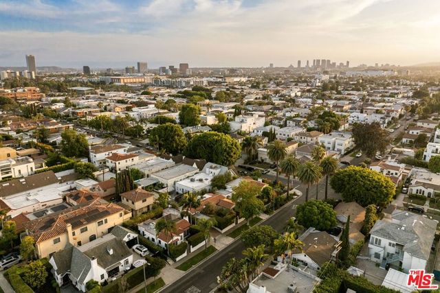 7416 Rosewood Avenue, Los Angeles, CA 90036