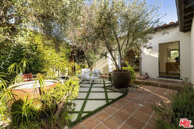 7416 Rosewood Avenue, Los Angeles, CA 90036