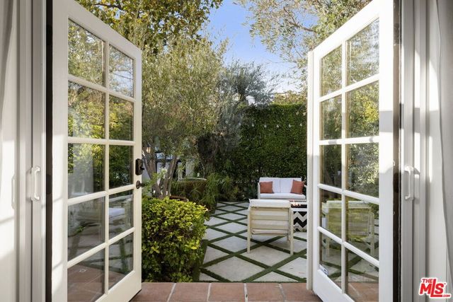 7416 Rosewood Avenue, Los Angeles, CA 90036