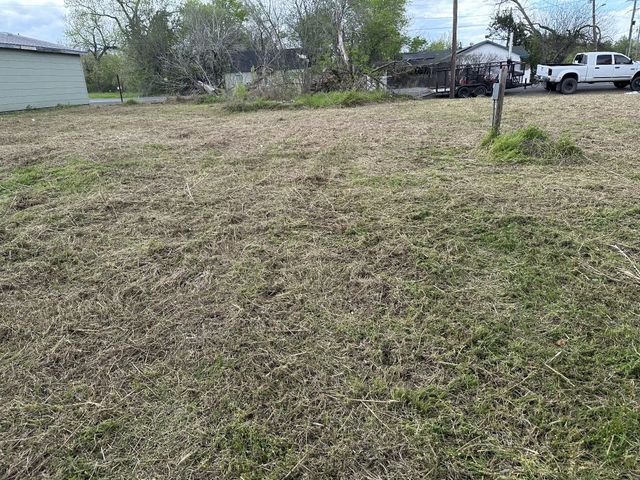 305 S Elm Street, Kemp, TX 75143