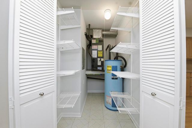 9803 Bianco Terrace D, Des Plaines, IL 60016