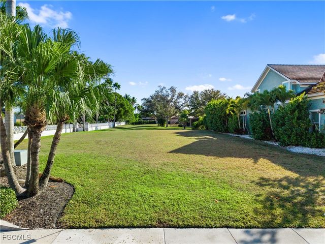 5501 Merlyn LN, Cape Coral, FL 33914