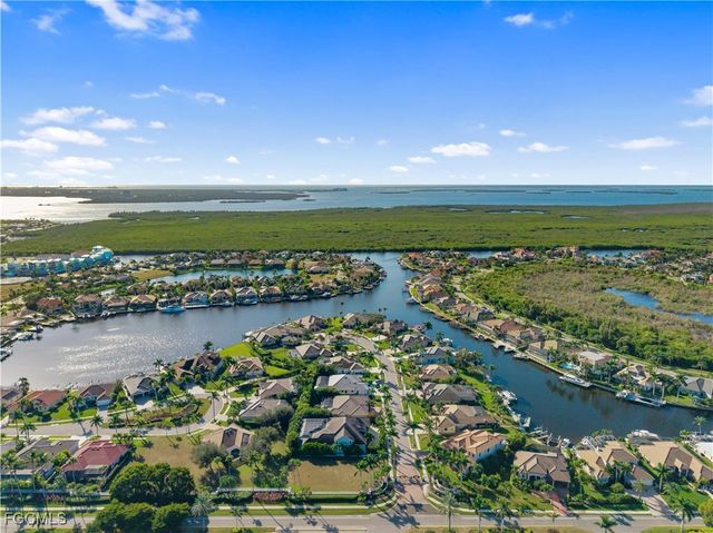 5501 Merlyn LN, Cape Coral, FL 33914