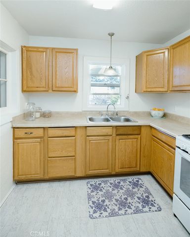 1076 E 9th Street, Chico, CA 95928