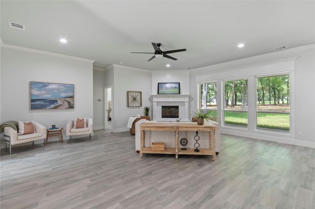 128 Saint Andrews Drive E, Mabank, TX 75156