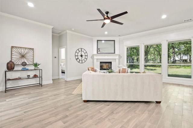 128 Saint Andrews Drive E, Mabank, TX 75156