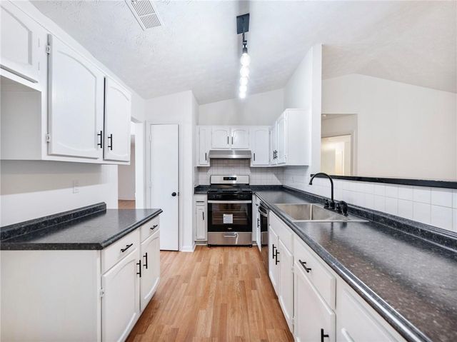 919 Country Oaks Court, Lawrenceville, GA 30044