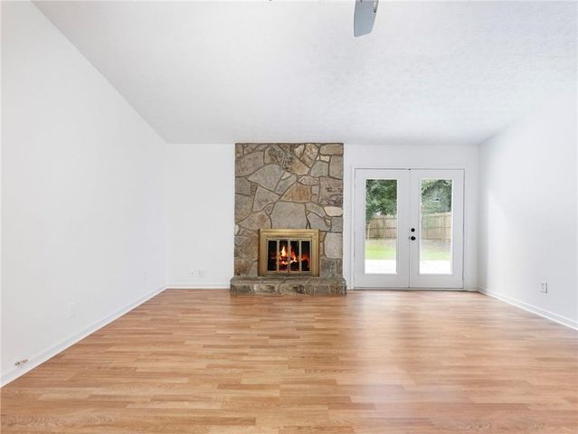 919 Country Oaks Court, Lawrenceville, GA 30044