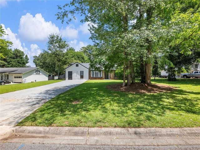 919 Country Oaks Court, Lawrenceville, GA 30044