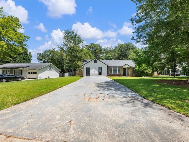 919 Country Oaks Court, Lawrenceville, GA 30044