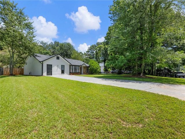 919 Country Oaks Court, Lawrenceville, GA 30044