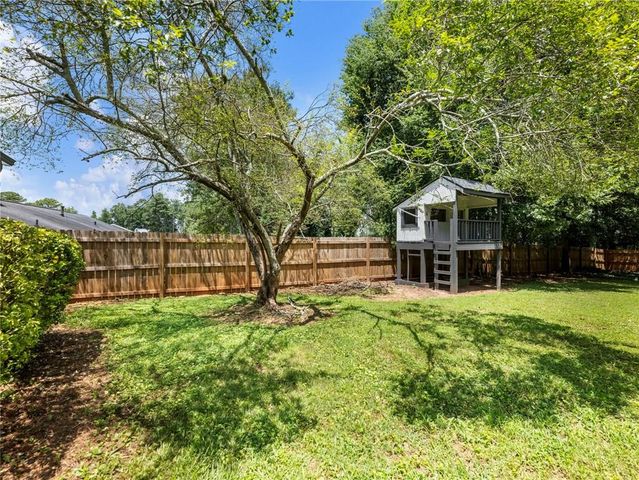 919 Country Oaks Court, Lawrenceville, GA 30044