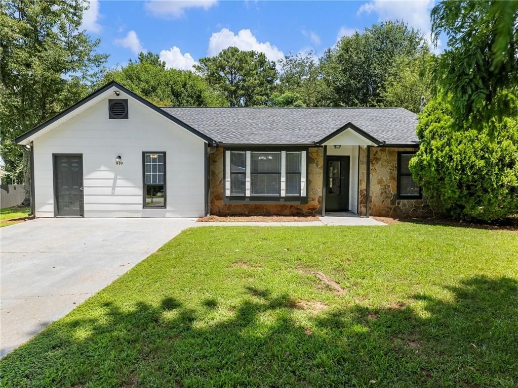 919 Country Oaks Court, Lawrenceville, GA 30044