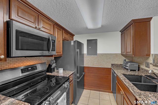 12 Carriage Crossing Lane 12, Middletown, CT 06457