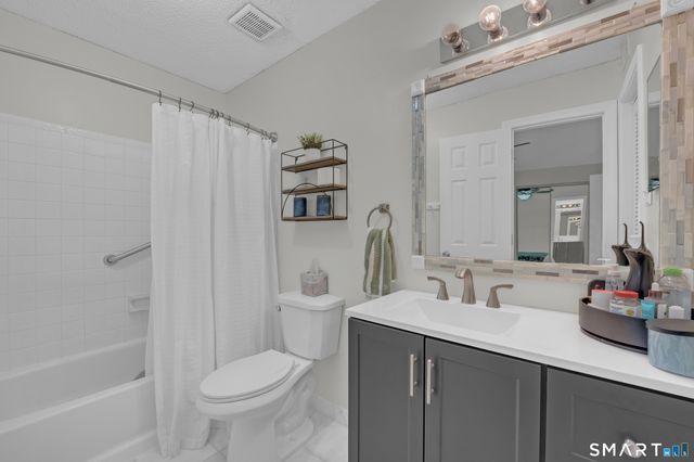 12 Carriage Crossing Lane 12, Middletown, CT 06457