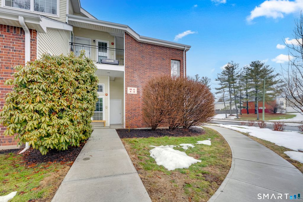 12 Carriage Crossing Lane 12, Middletown, CT 06457