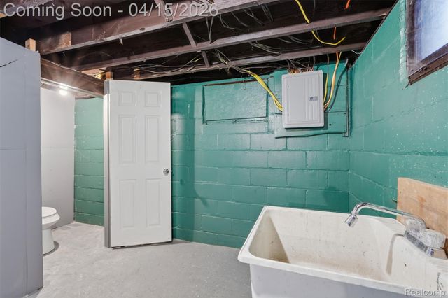 16183 Lilac Street, Detroit, MI 48221