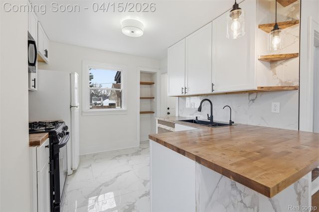 16183 Lilac Street, Detroit, MI 48221