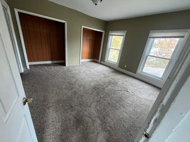 1002 N Roosevelt Avenue, Bloomington, IL 61701