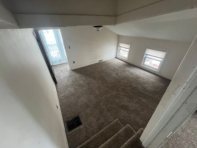 1002 N Roosevelt Avenue, Bloomington, IL 61701