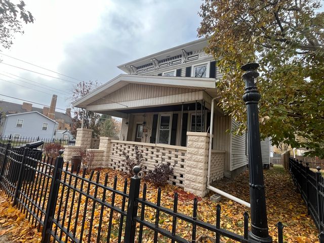 1002 N Roosevelt Avenue, Bloomington, IL 61701