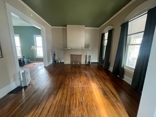 1002 N Roosevelt Avenue, Bloomington, IL 61701