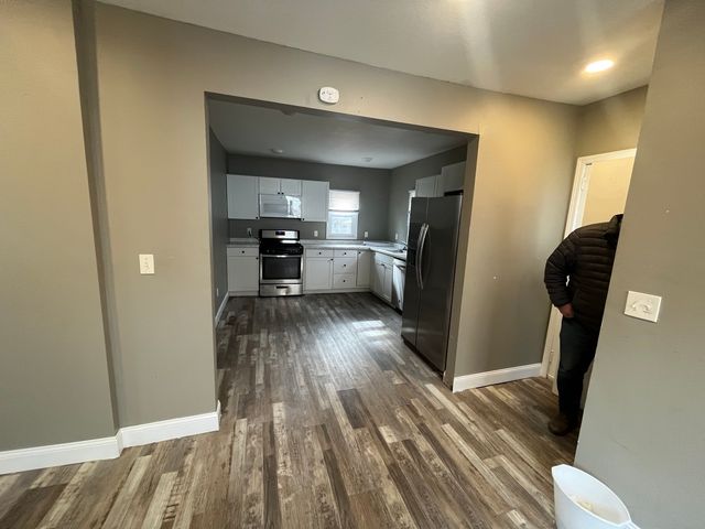 1002 N Roosevelt Avenue, Bloomington, IL 61701