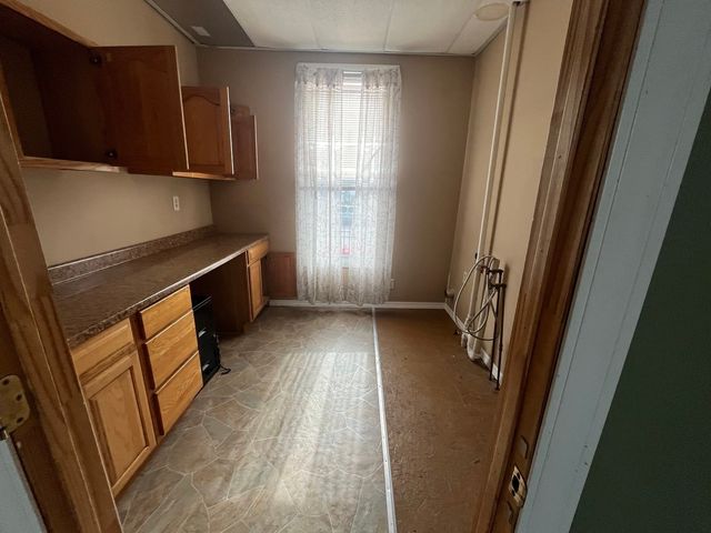 1002 N Roosevelt Avenue, Bloomington, IL 61701