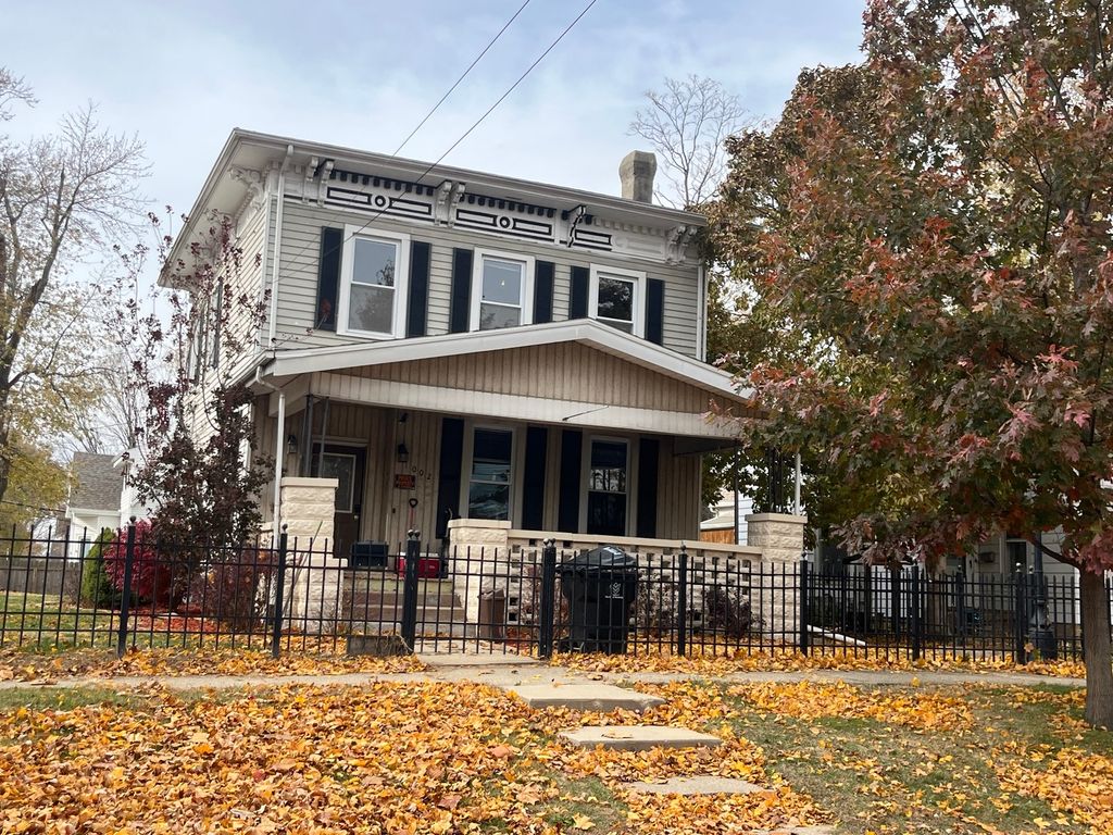 1002 N Roosevelt Avenue, Bloomington, IL 61701