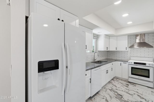 10602 E ELMHURST Drive, Sun Lakes, AZ 85248