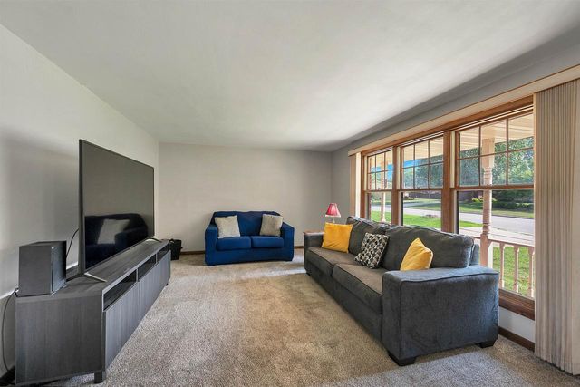 2343 DEER TRAIL, Green Bay, WI 54302