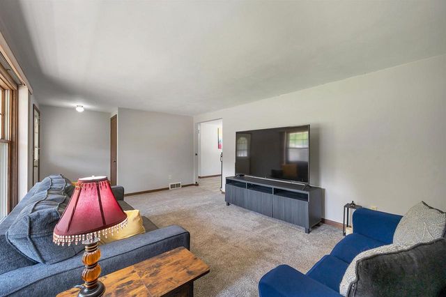 2343 DEER TRAIL, Green Bay, WI 54302