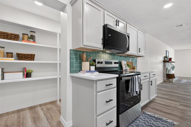 1 SE Shadowlake Drive 1, Bartlesville, OK 74006