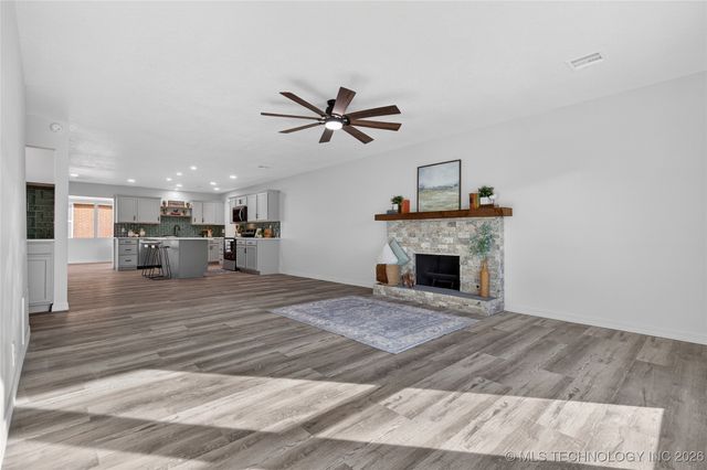 1 SE Shadowlake Drive 1, Bartlesville, OK 74006