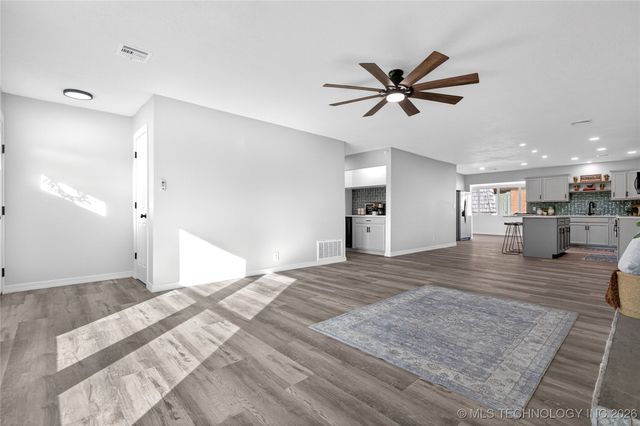 1 SE Shadowlake Drive 1, Bartlesville, OK 74006