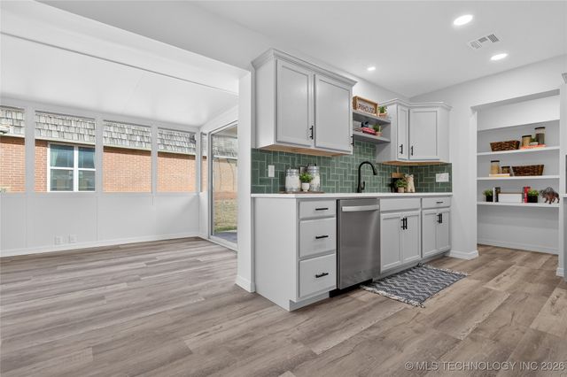 1 SE Shadowlake Drive 1, Bartlesville, OK 74006