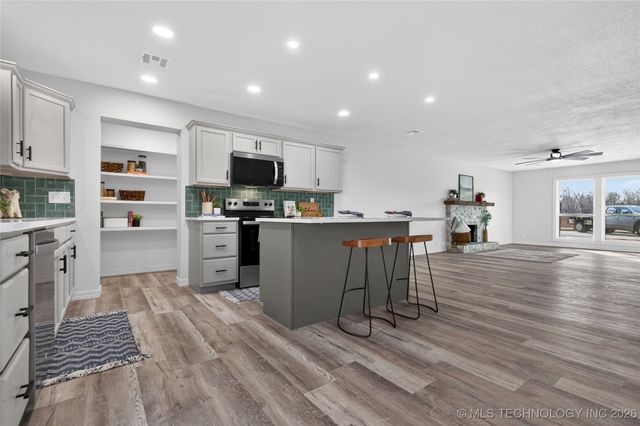 1 SE Shadowlake Drive 1, Bartlesville, OK 74006