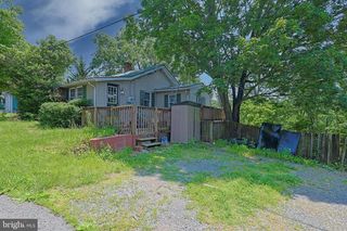 6307 PIOUS RIDGE RD, Berkeley Springs, WV 25411