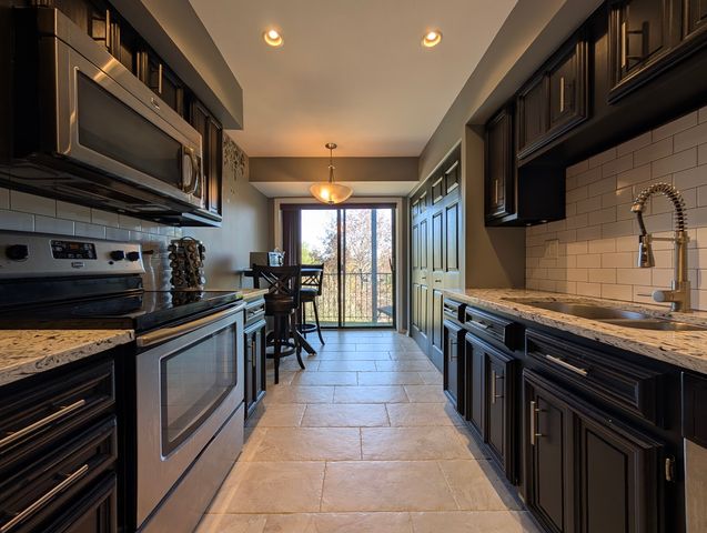 1400 N Yarmouth Place 314, Mount Prospect, IL 60056