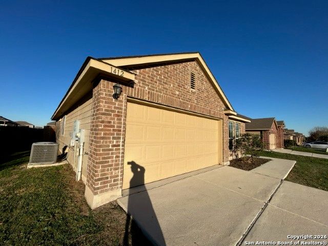 1412 Birmingham, Seguin, TX 78155