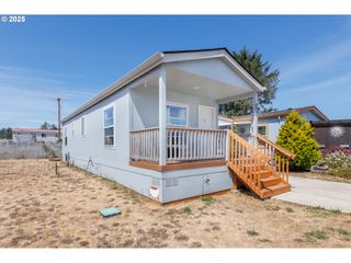 955 Ne Mill C-17 St, Waldport, OR 97394